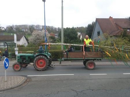 Maibaum aufgestellt