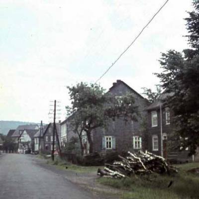 Db Nr 16 1935 Dorfstrasse Weller Fritz 2 Junkegrn Grisse Richard Metz Edmund Und Bieler Hermann Konsum Bottenberg Ernst Weller Albert Engelwens 800x51