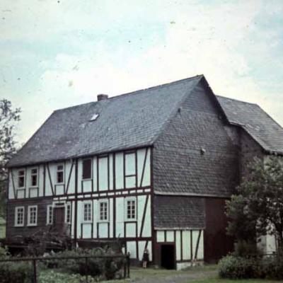 Db Nr 36 1935 Dorfstrasse Petri Richard Gehennes Engels Jud Anna 800x519 1